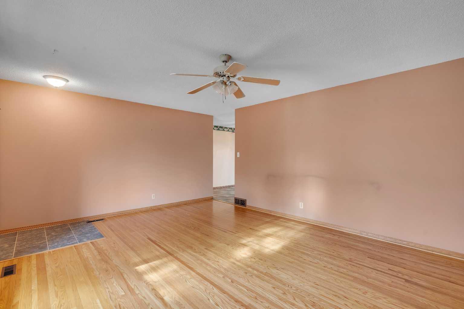 832 Raynard Crescent SE