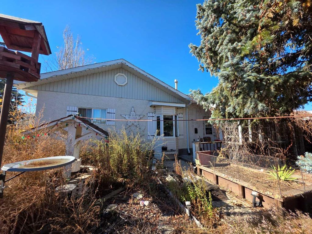 Photo of 126 1 Street, Turin, AB T0K 2H0 (MLS # A2264824)