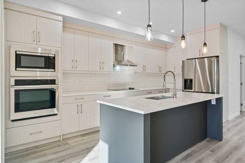 2217 42 Street SE Calgary AB T2B 1G4