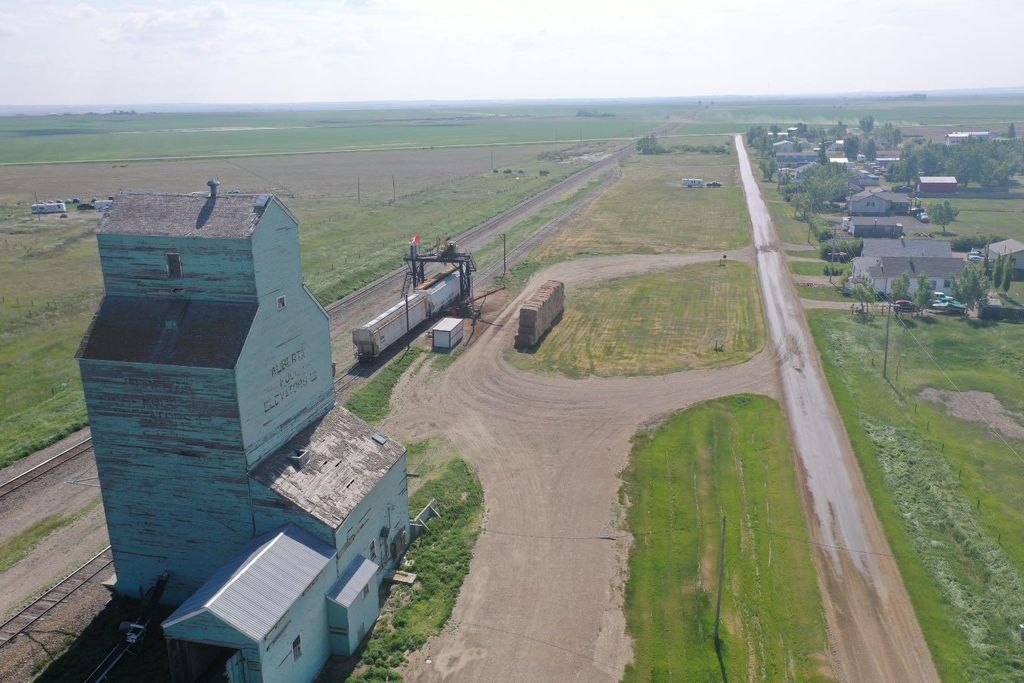Photo of 849-915 Railway Ave, Brant, AB T0L 0L0 (MLS # A2263660)