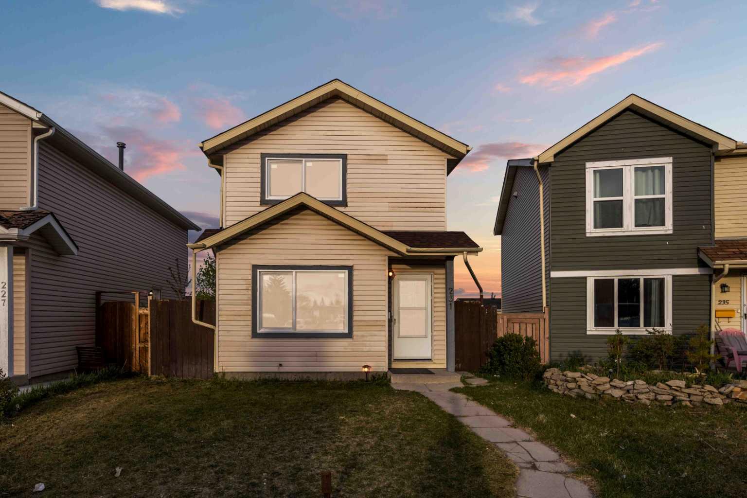 231 Falshire Way NE