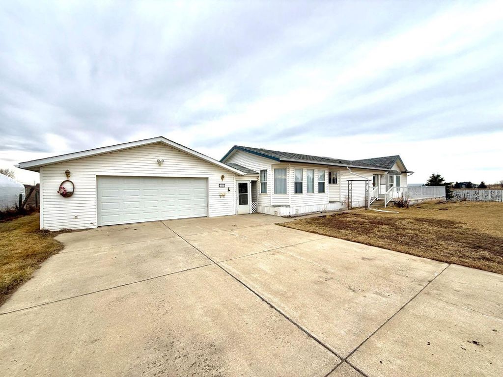 Photo of 420N 200W, Raymond, AB T0K 2S0 (MLS # A2286401)