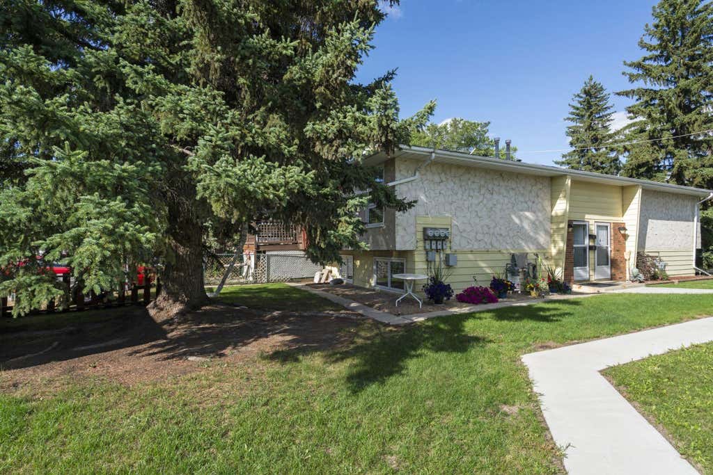 Photo of 4118 60 Street #2, Camrose, AB T4V 3G7 (MLS # A2319762)