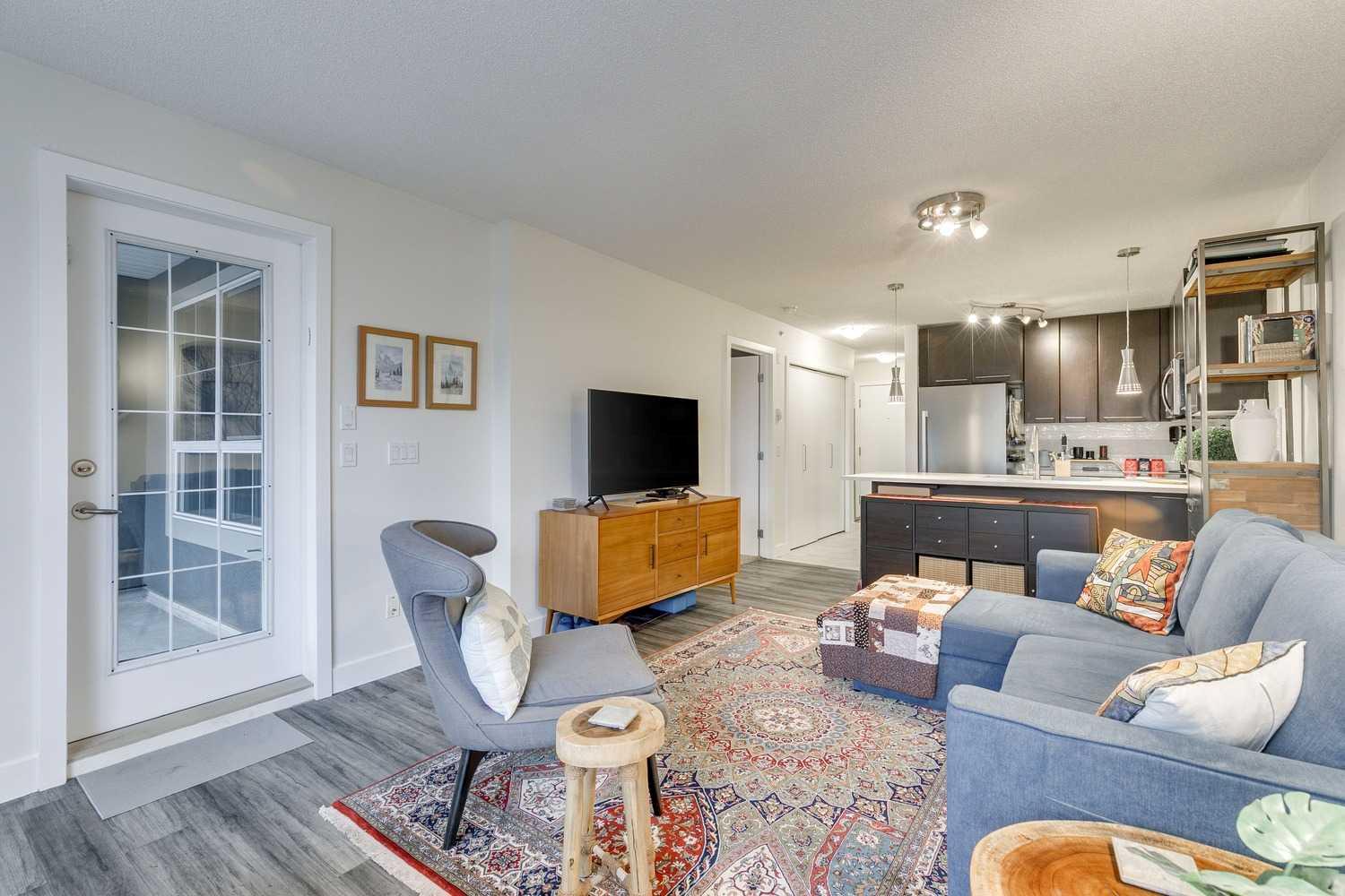 35 Richard Court SW 438