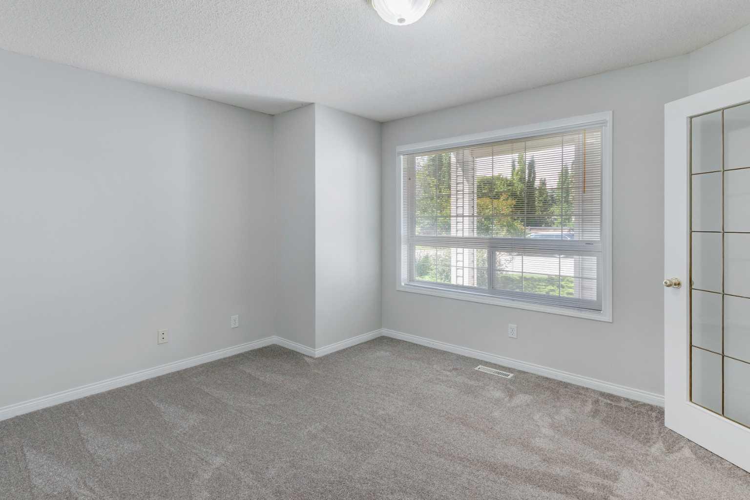 26 Rocky Ridge Heights NW