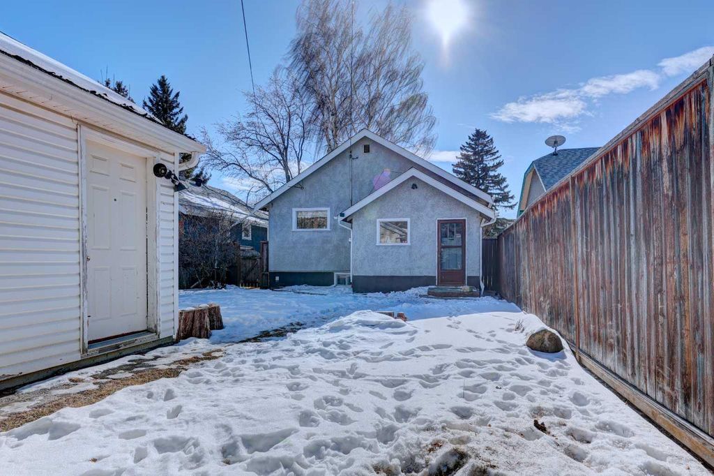 Photo of 714 17 Avenue NW, Calgary, AB T2M 0N7 (MLS # A2289247)