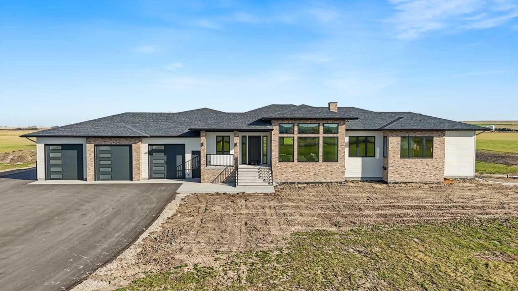 Photo of 53025 RR 222, Magrath, AB T0K 1J0 (MLS # A2354735)