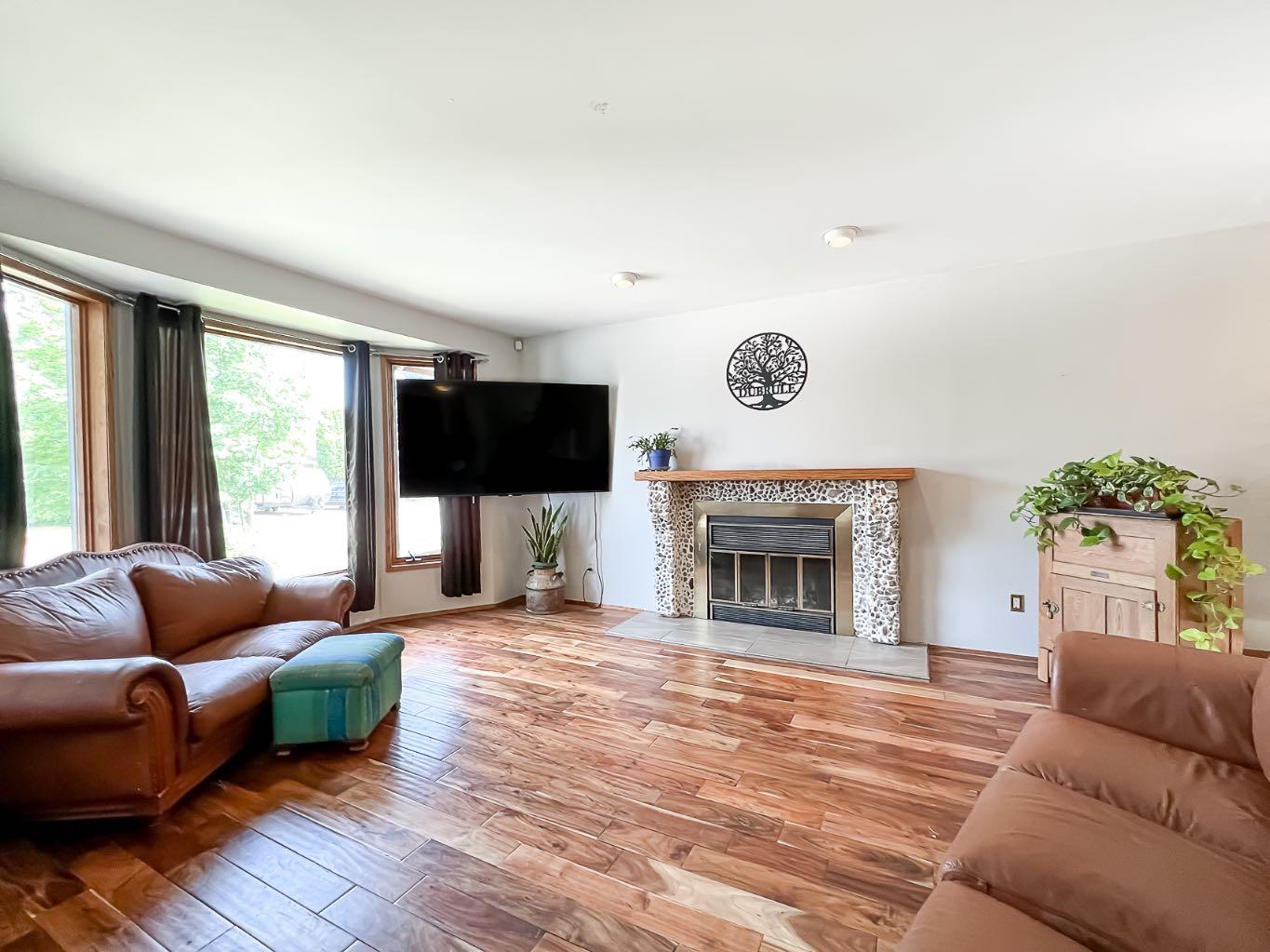 4453 Silverwood Crescent