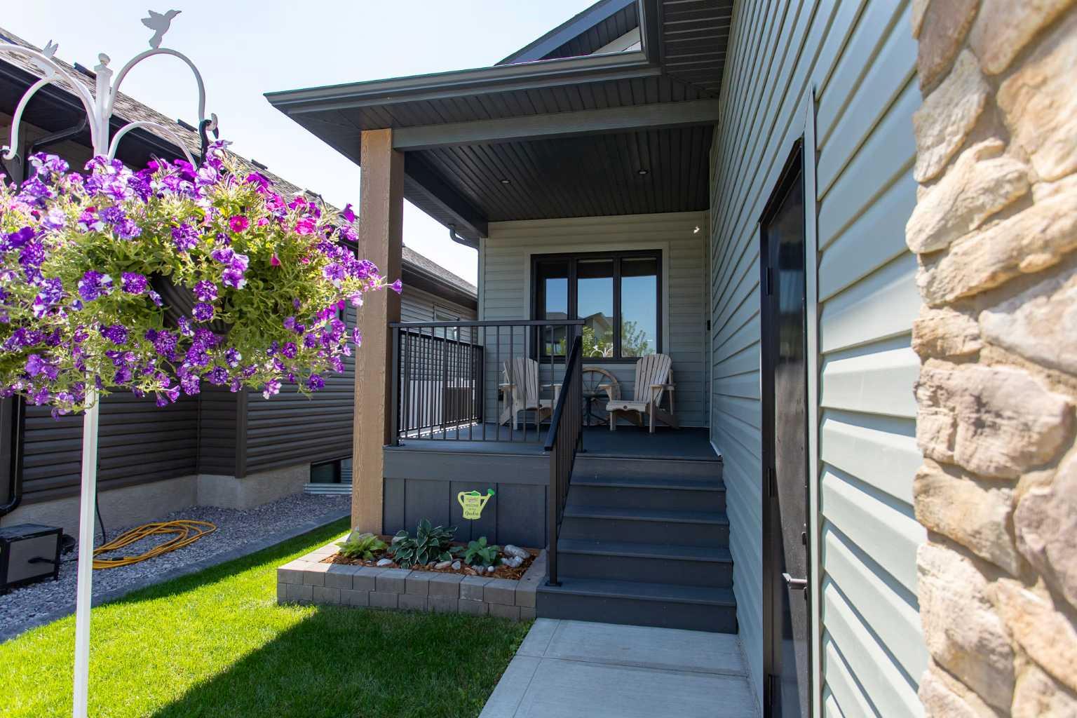12 Emmett Crescent