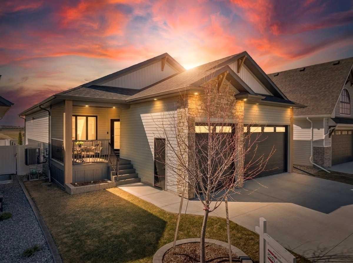 12 Emmett Crescent