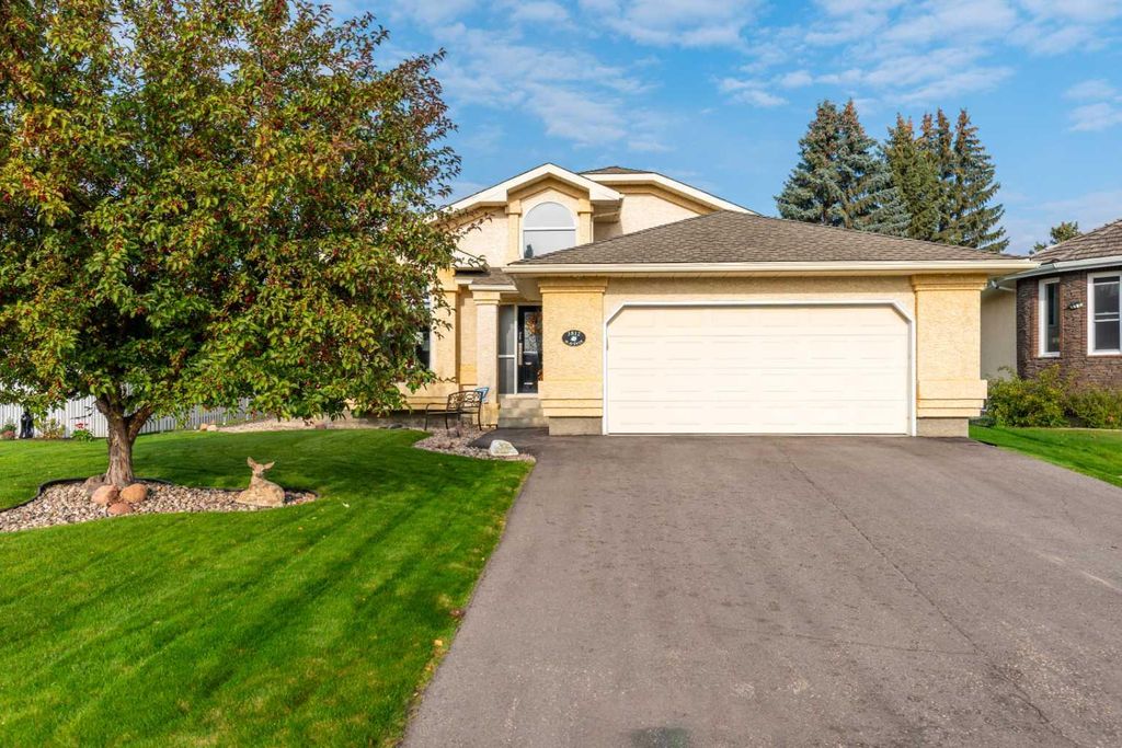 Photo of 3812 58 Avenue, Lloydminster, AB T9V 2P3 (MLS # A2282948)
