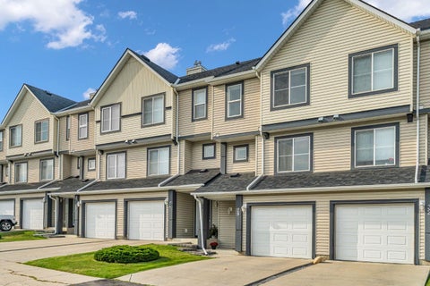 Photo of 28 Everhollow Way SW, Calgary, AB T2Y 5B4 (MLS # A2354317)