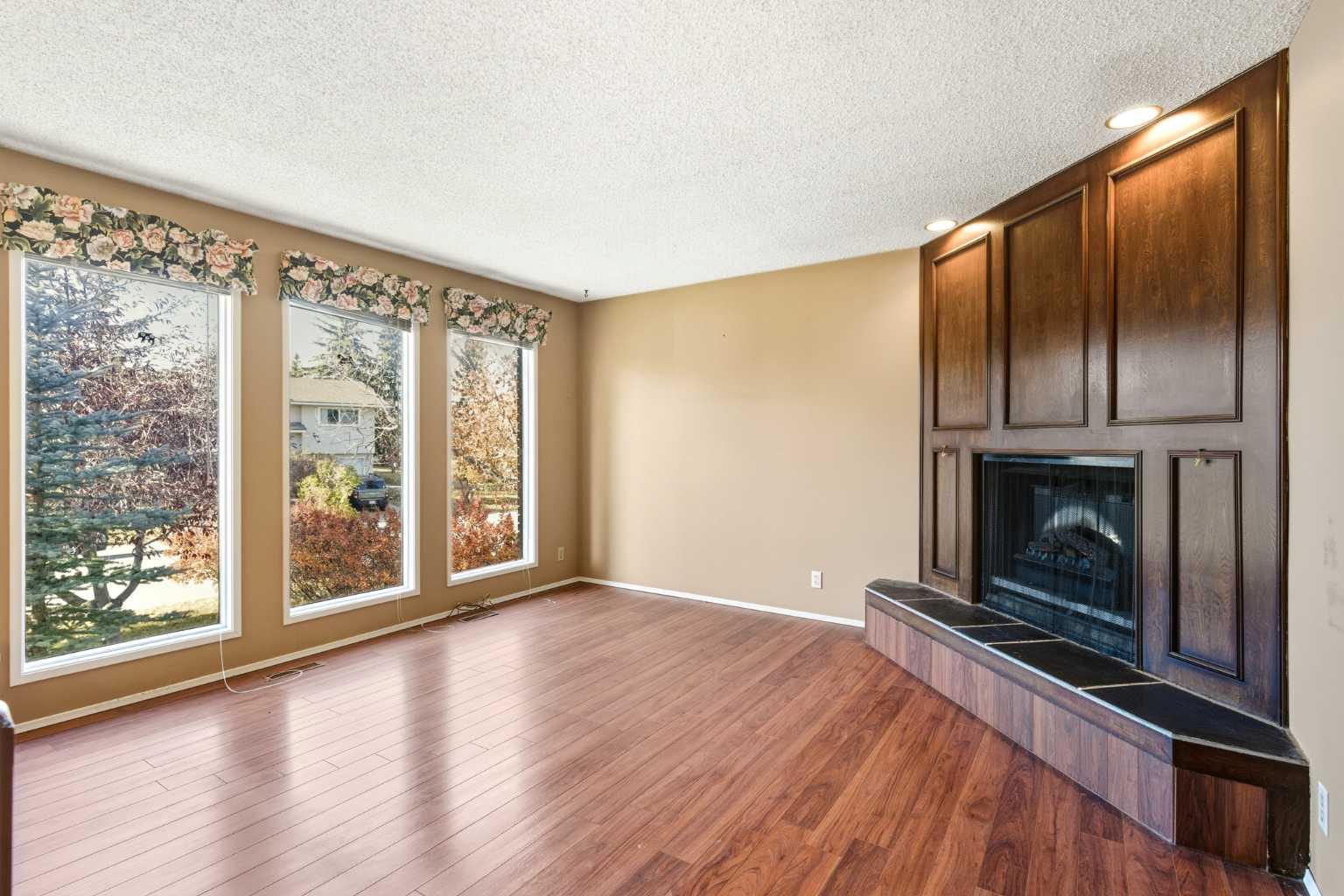 8 Ranchlands Crescent NW