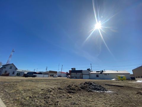 Photo of 305-307 1 Street W, Hanna, AB T0J 1P0 (MLS # A2209126)