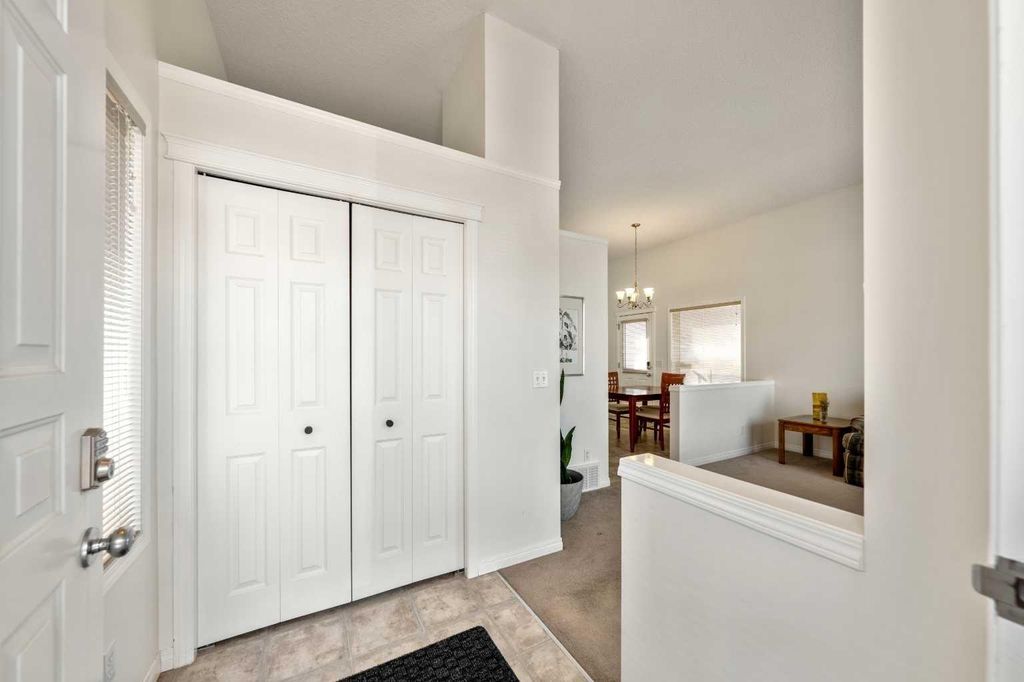 Photo of 1211 Everridge Drive SW, Calgary, AB T2Y 4T2 (MLS # A2302634)