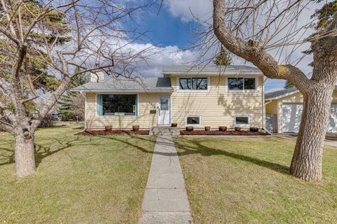 Photo of 4819 30 Avenue SW, Calgary, AB T3E 0V3 (MLS # A2301174)