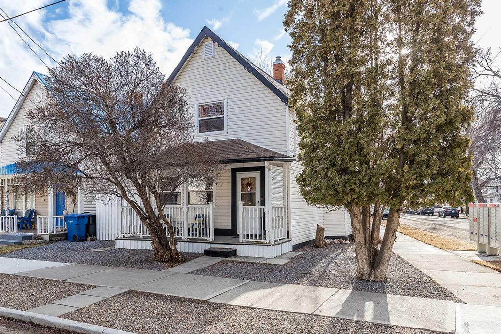 Photo of 839 Balmoral Street SE, Medicine Hat, AB T1A 0W7 (MLS # A2284978)