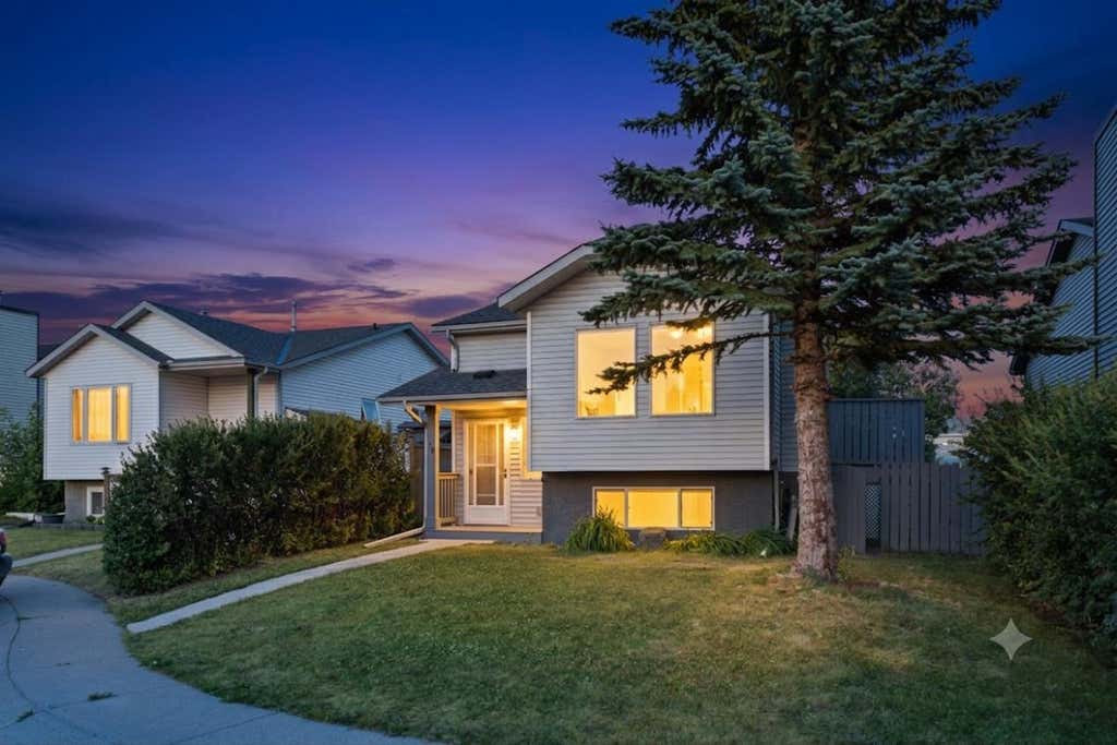 Photo of 52 Erin Meadows Court SE, Calgary, AB T2B 2Z7 (MLS # A2335845)