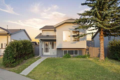 Photo of 52 Erin Meadows Court SE, Calgary, AB T2B 2Z7 (MLS # A2335845)