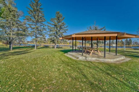 606 Lakeside Boulevard 12 Strathmore AB T1P 1B8