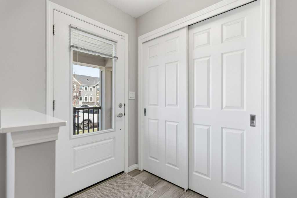 47 Yorkville Boulevard SW