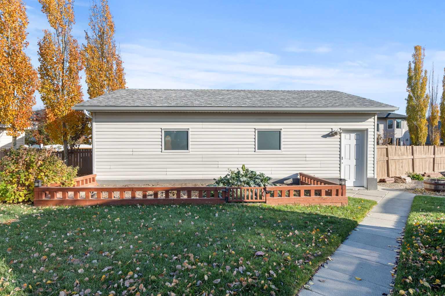 196 Harvest Gold Heights NE