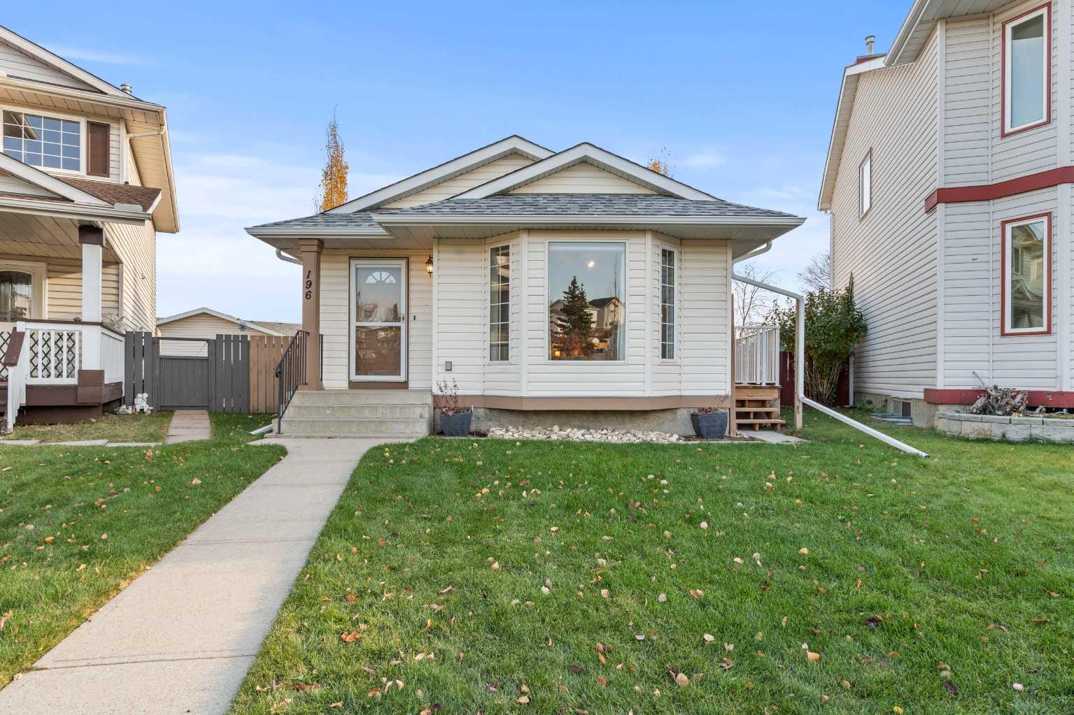 196 Harvest Gold Heights NE