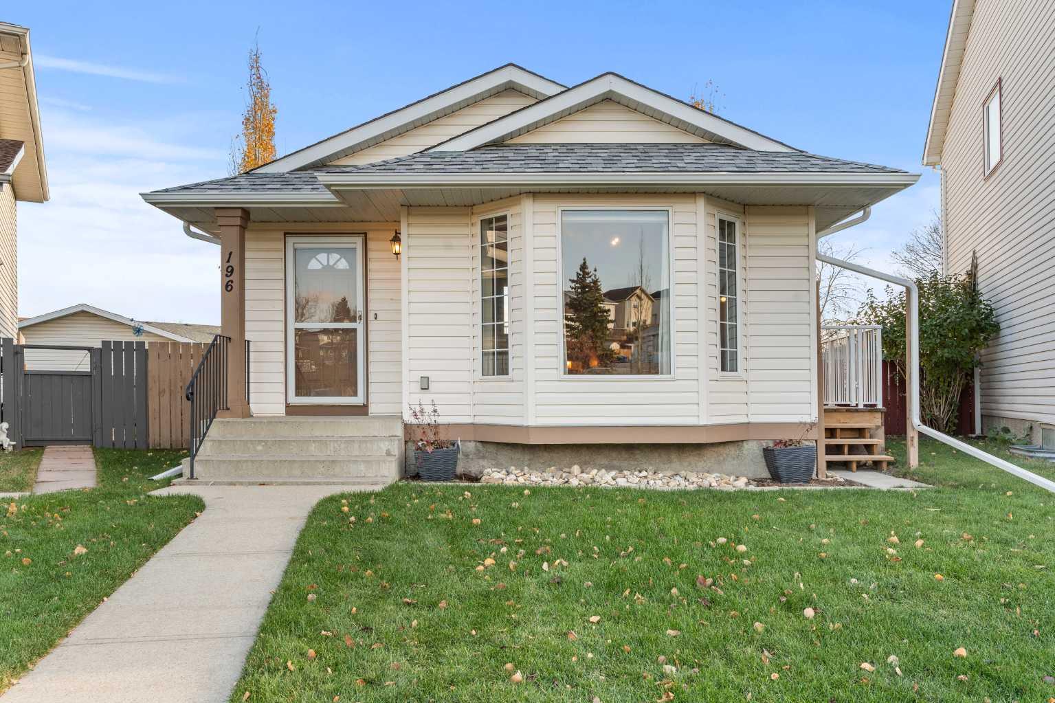 196 Harvest Gold Heights NE
