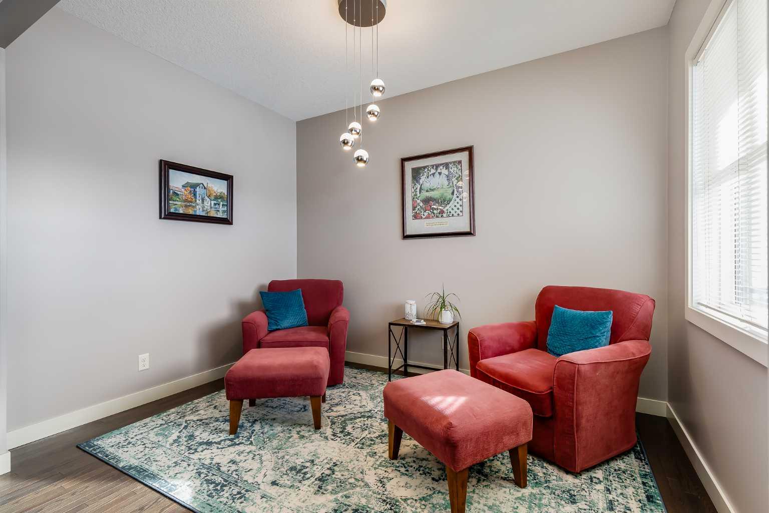 382 Williamstown Green NW