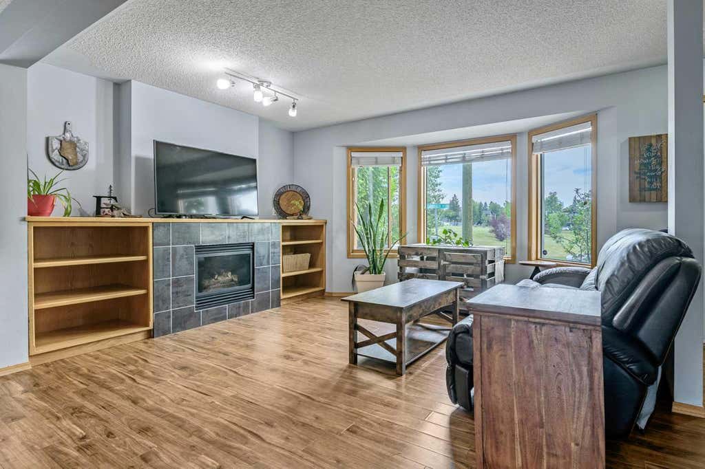 Photo of 511 Killarney Glen Court SW, Calgary, AB T3E 7H4 (MLS # A2331658)