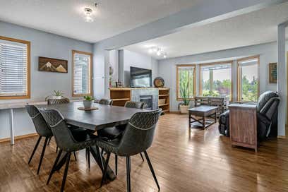 511 Killarney Glen Court SW Calgary AB T3E 7H4