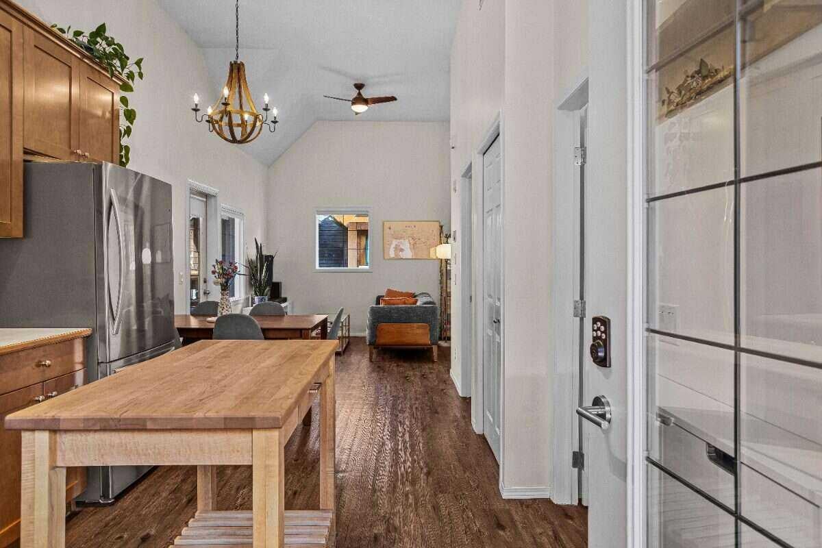 343 Marten Street 307