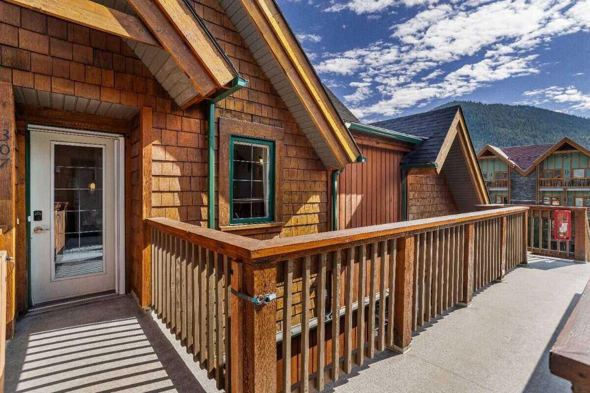 343 Marten Street 307