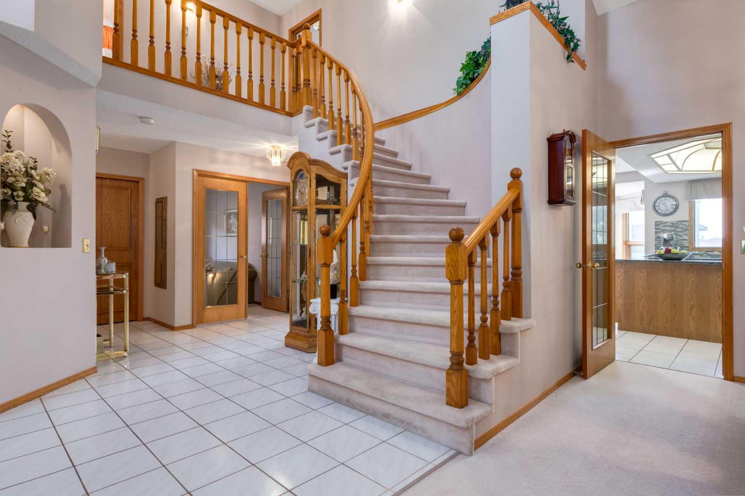 180 Edgevalley Circle NW