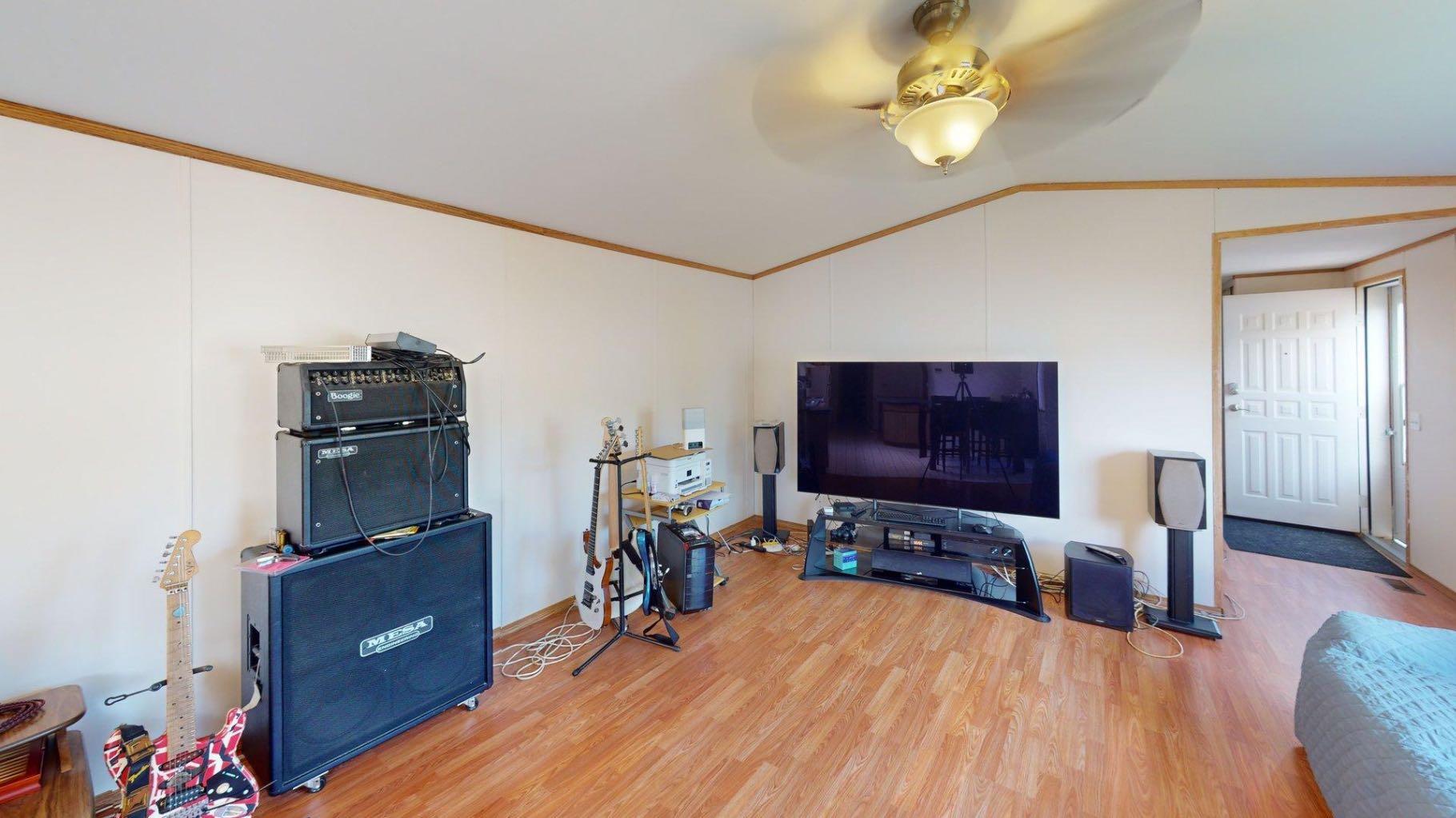 105 Meadowlake Close E