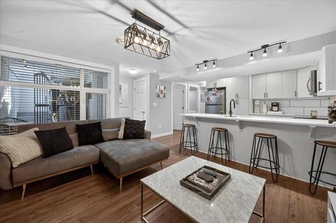 Photo of 2815 17 Street SW #3, Calgary, AB T2T 6T5 (MLS # A2287609)