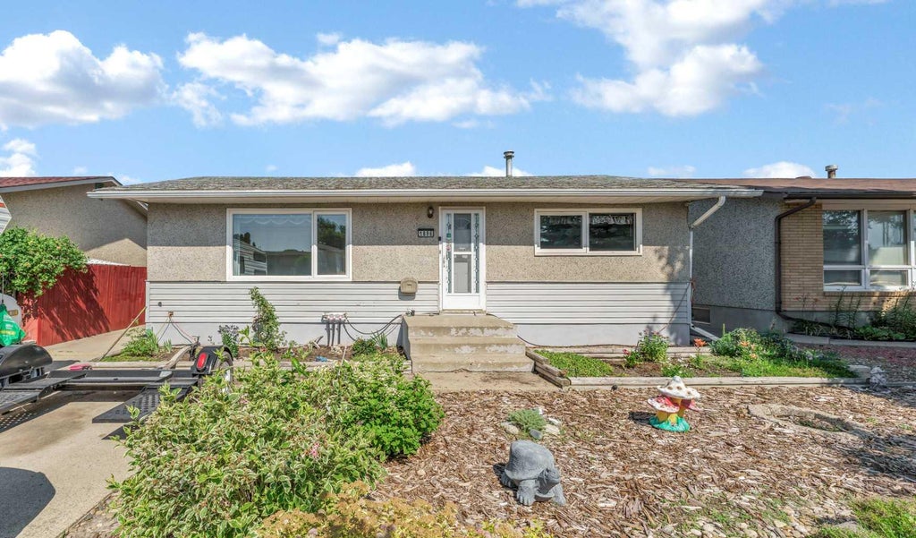 Photo of 1896 28 Street SE, Medicine Hat, AB T1A 2H6 (MLS # A2330519)