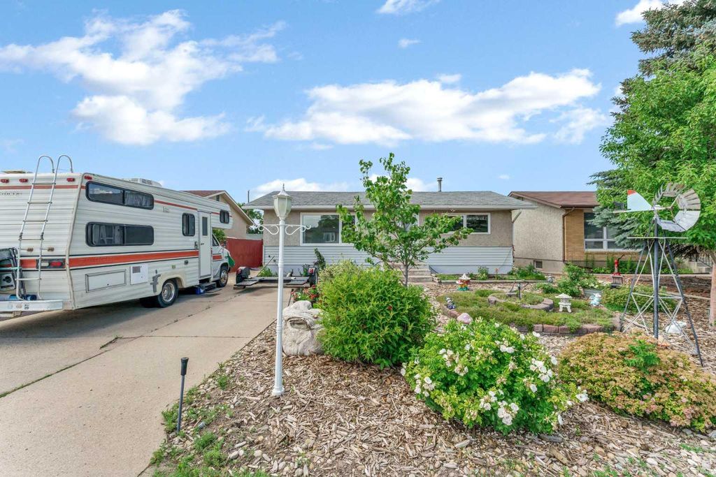 Photo of 1896 28 Street SE, Medicine Hat, AB T1A 2H6 (MLS # A2330519)