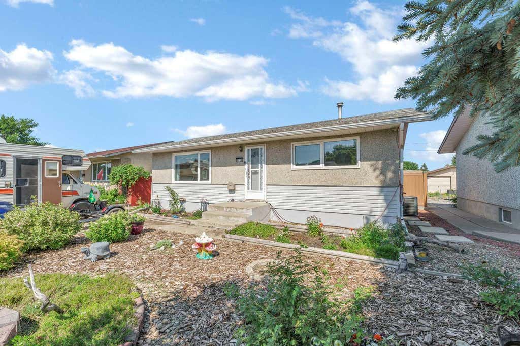 Photo of 1896 28 Street SE, Medicine Hat, AB T1A 2H6 (MLS # A2330519)