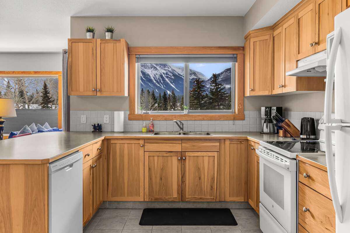 1140 Railway Avenue 300