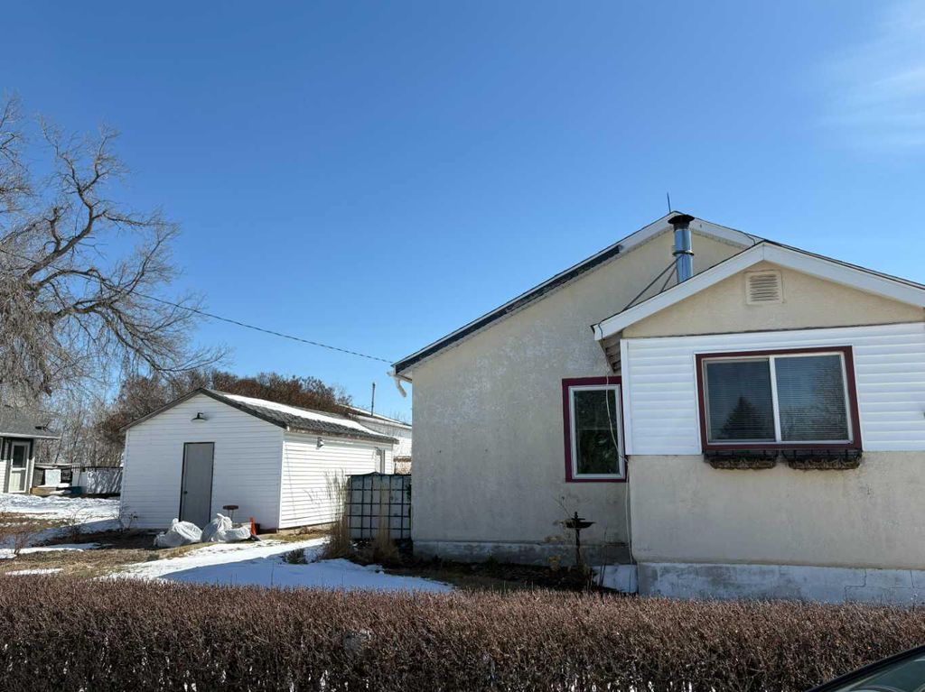 Photo of 120 1 Avenue, Wimborne, AB T0M 2G0 (MLS # A2303324)