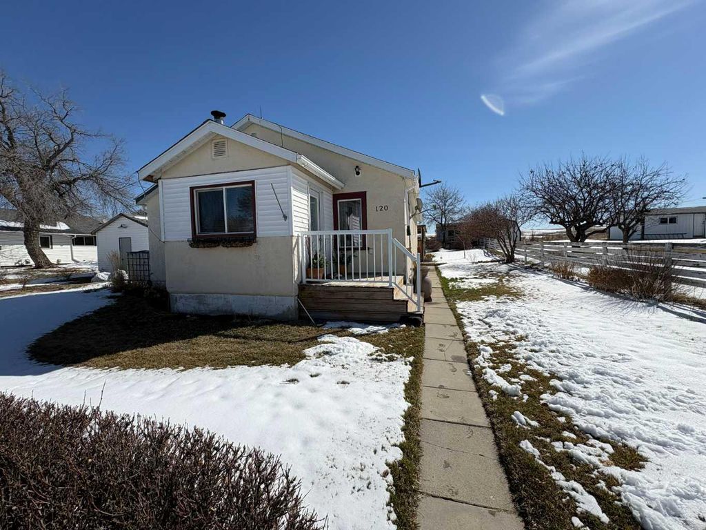 Photo of 120 1 Avenue, Wimborne, AB T0M 2G0 (MLS # A2303324)