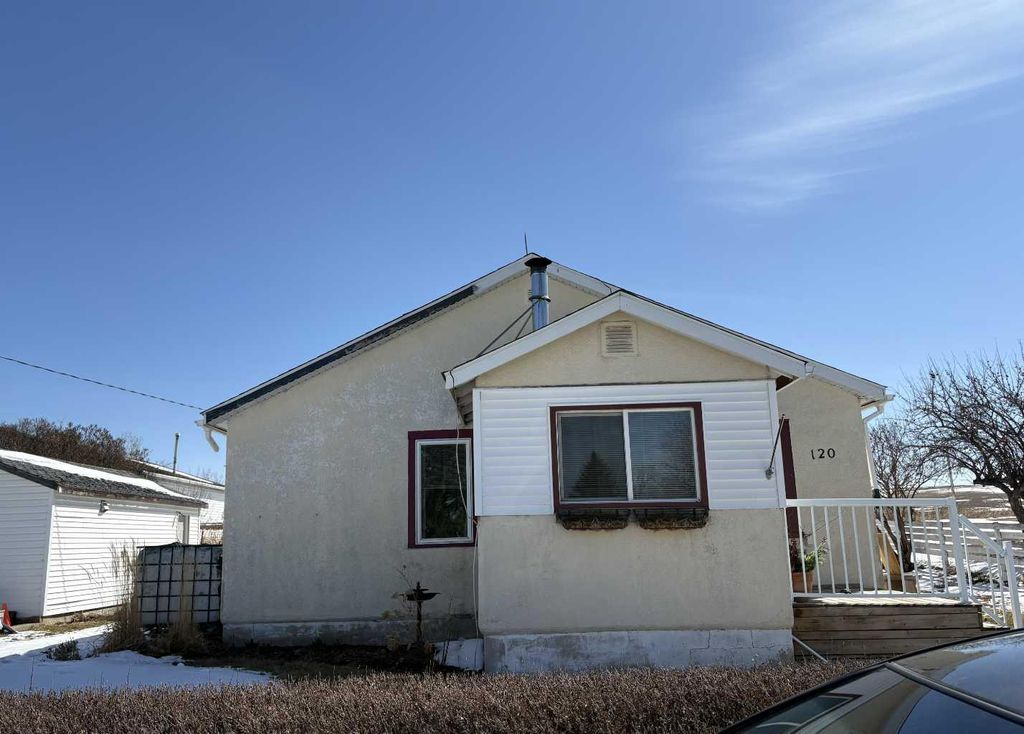 Photo of 120 1 Avenue, Wimborne, AB T0M 2G0 (MLS # A2303324)