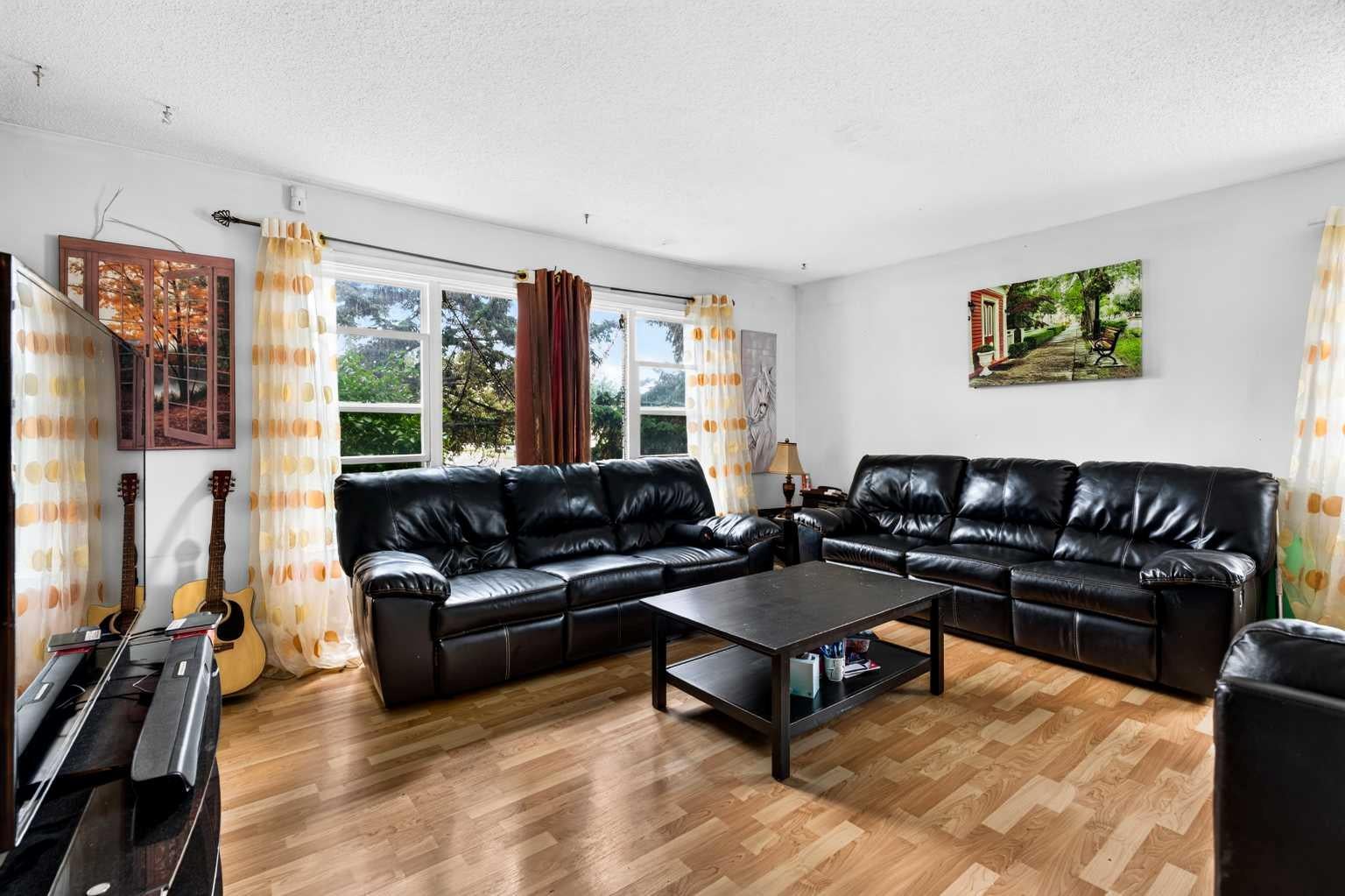 53 Queen Isabella Close SE