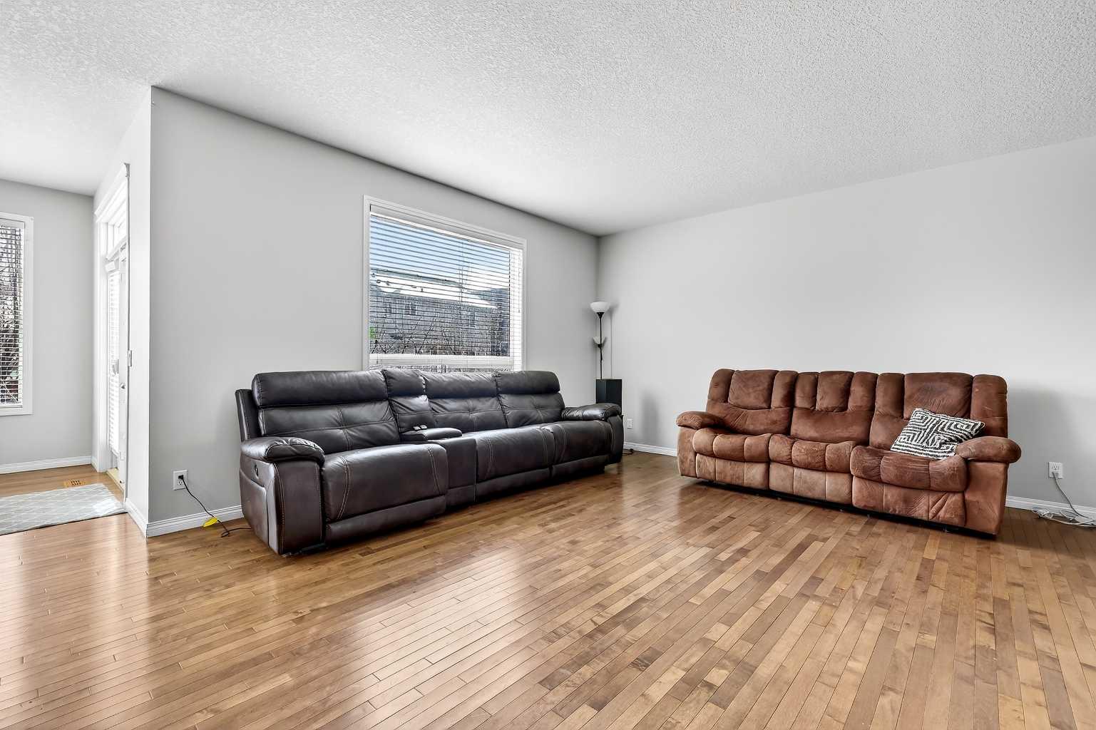 38 Silverado Skies Crescent