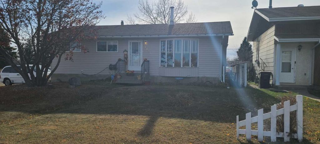 Photo of 4601 50 Avenue, Grimshaw, AB T0H 1W0 (MLS # A2265855)
