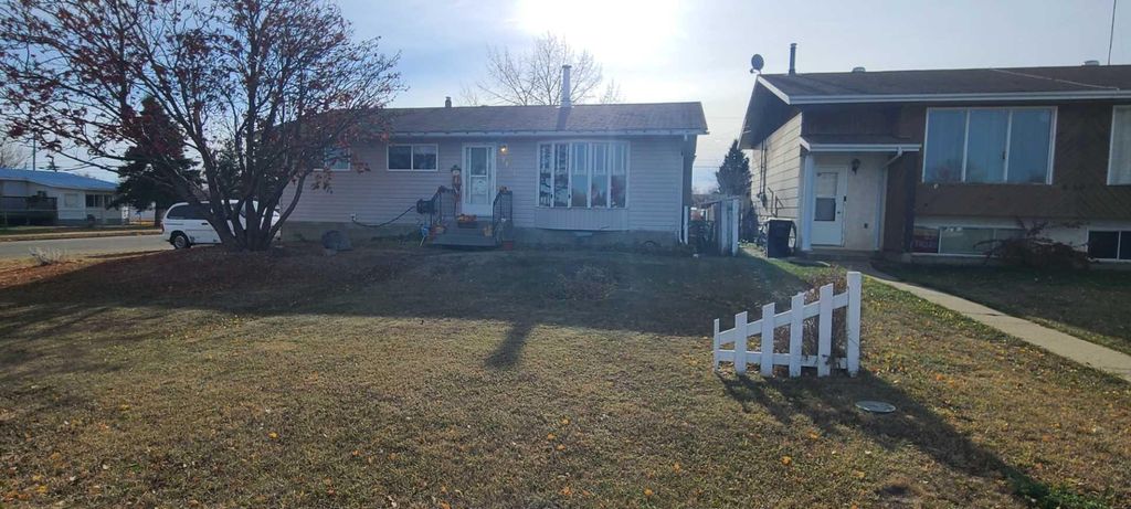 Photo of 4601 50 Avenue, Grimshaw, AB T0H 1W0 (MLS # A2265855)
