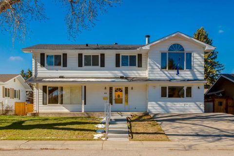 Photo of 43 Mapleburn Drive SE, Calgary, AB T2J 1Y3 (MLS # A2306042)
