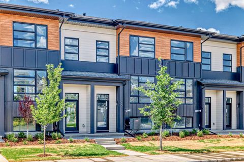 23 Lucas Way NW Calgary AB T3P 2C7