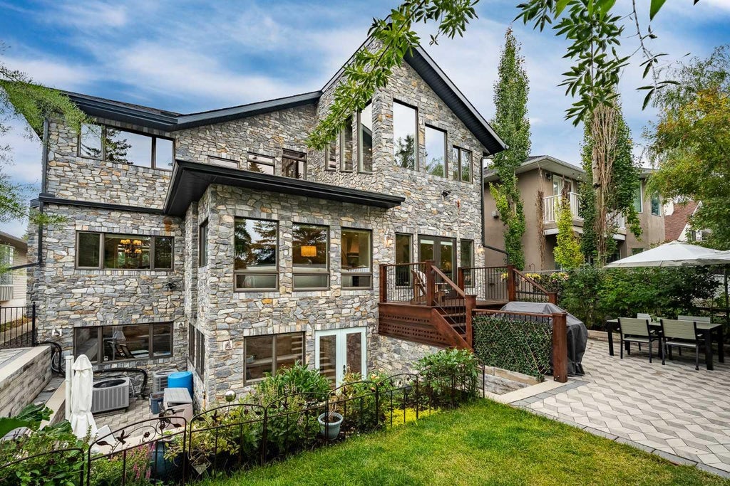 Photo of 109 Shawnee Place SW, Calgary, AB T2Y 1X1 (MLS # A2337380)